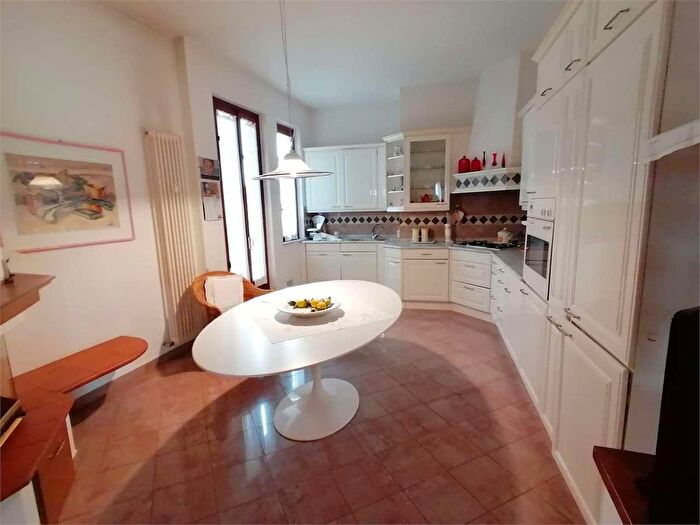 Appartamento con 6 locali in vendita in San Casciano In Val Di Pesa