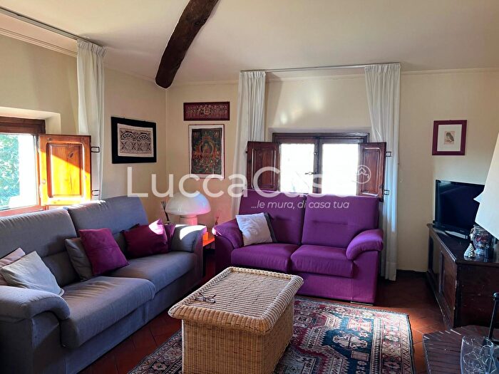 Casa con 7 locali in vendita in Porcari