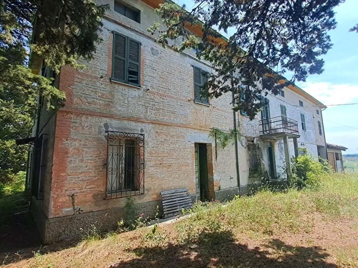 Casa con 15 locali in vendita in San Giovanni Battista, Arcevia