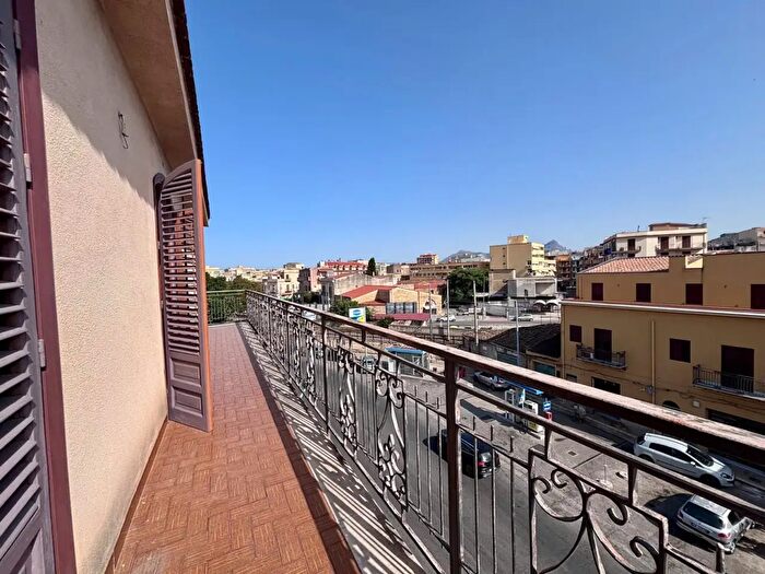 Appartamento con 6 locali in vendita in Via Consolare, Bagheria
