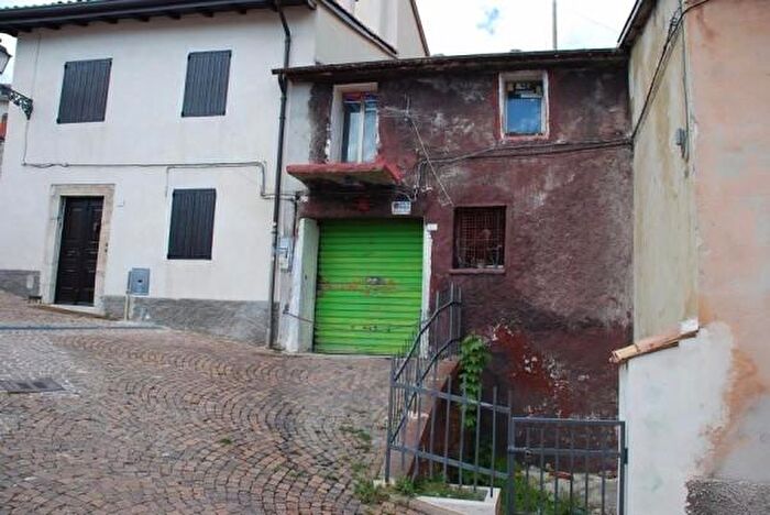 Casa con 6 locali in vendita in Via Colle, Rivisondoli