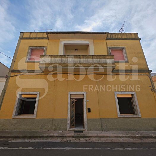 Casa con 8 locali in vendita in Via Messapica, Ugento