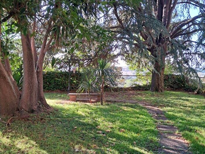 Appartamento con 5 locali in affitto in Via Eufrate, Eur, Roma