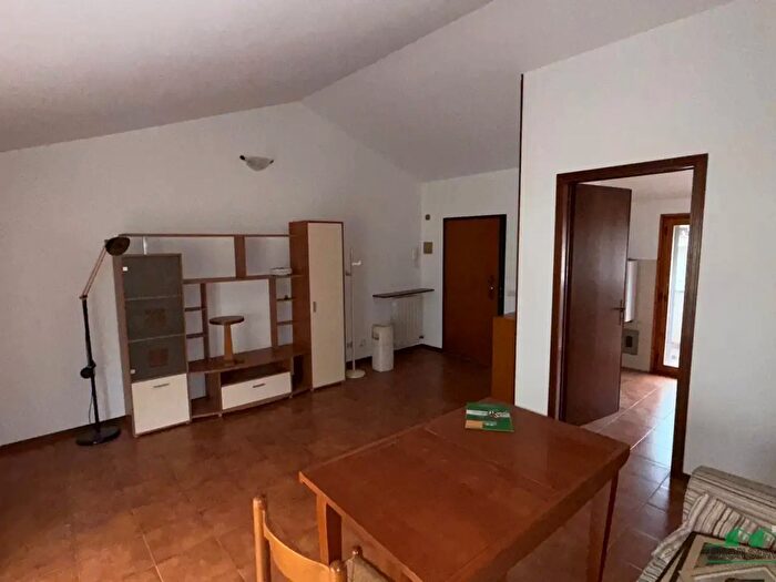 Appartamento quadrilocale in vendita in Piazza Lelio Basso, Parma