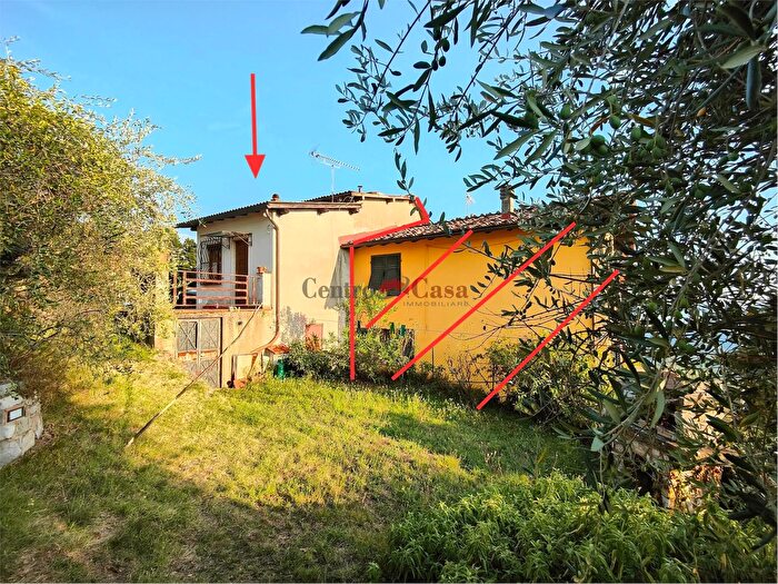 Casa con 6 locali in vendita in Lucca