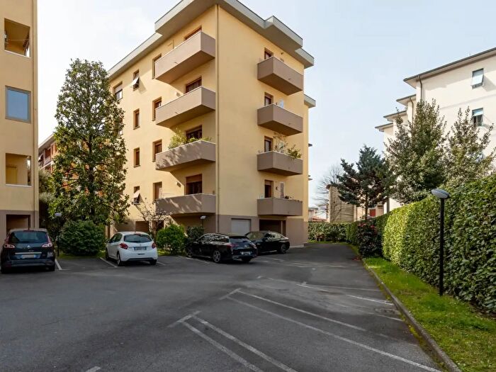 Appartamento con 7 locali in vendita in Via Don Minzoni, Lucca