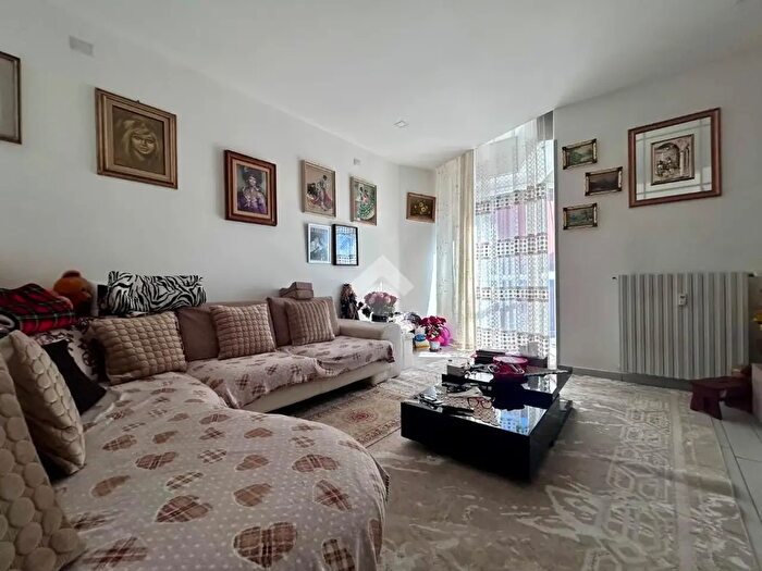 Appartamento trilocale in vendita in Corso Casale, Asti