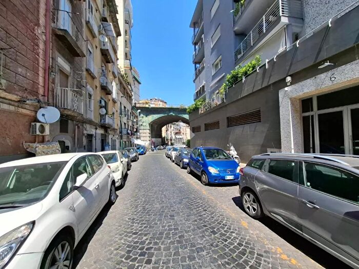 Appartamento trilocale in vendita in Via della Cerra, Napoli