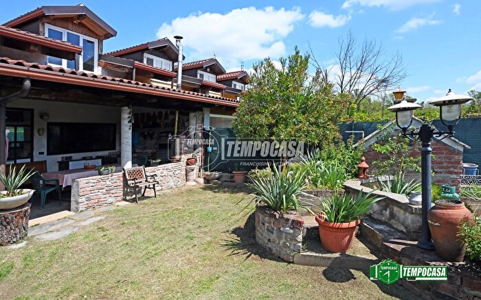 Appartamento quadrilocale in vendita in Via Oscar Bellucco, Venaria Reale