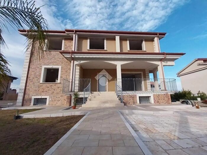 Casa con 7 locali in vendita in Cda Petraro, CoriglianoRossano