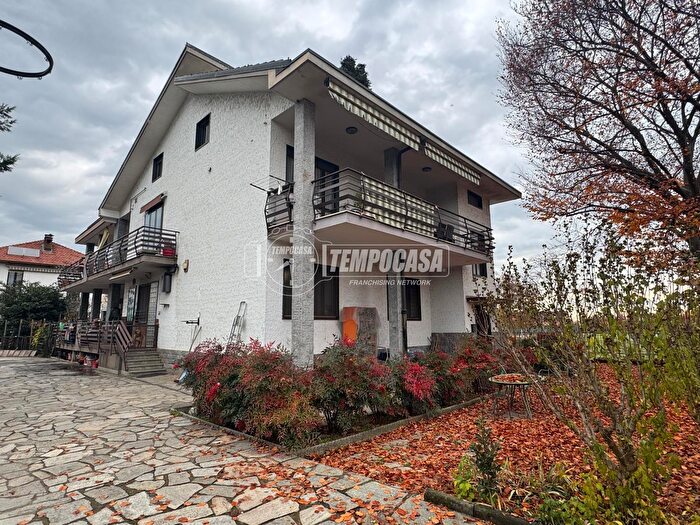 Casa con 14 locali in vendita in Via Villa Cristina, Collegno