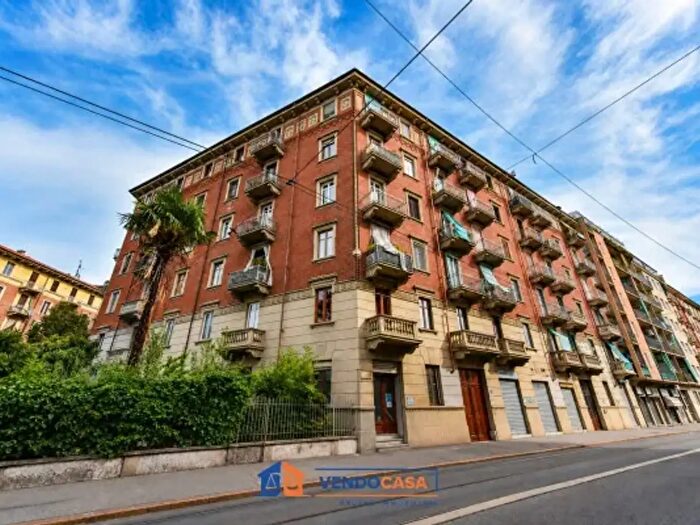 Appartamento trilocale in vendita in Via Genova, Torino