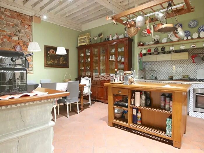 Appartamento quadrilocale in vendita in Corte Pini, Lucca