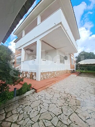 Appartamento quadrilocale in vendita in Via dei Delfini, Ardea