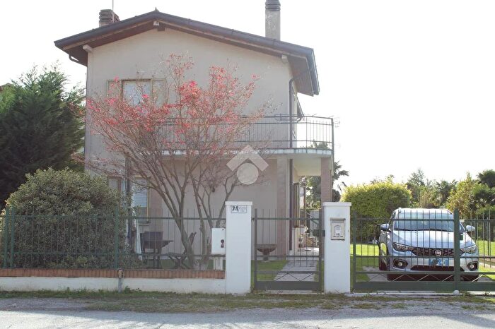 Casa trilocale in vendita in Casa Singola Via Montello, Fossalta Di Portogruaro
