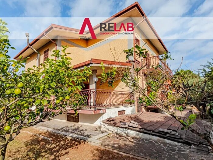 Casa con 12 locali in vendita in Via Dino Provenzal, Roma