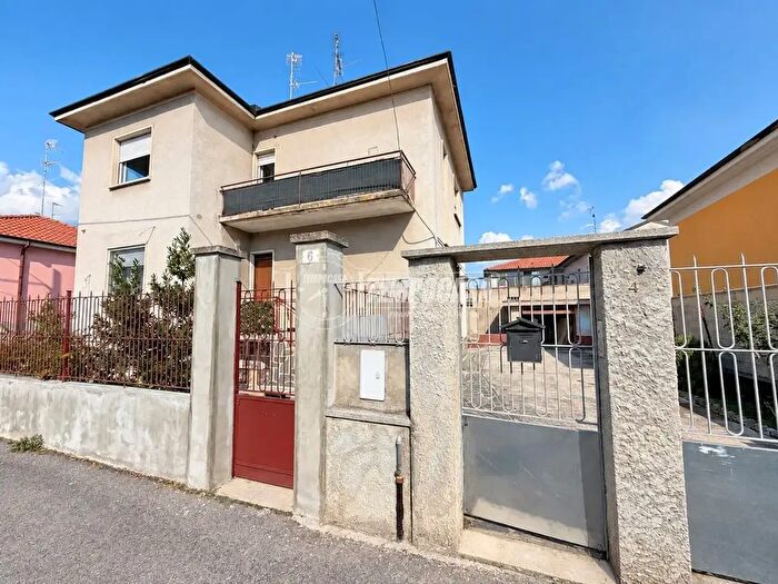 Appartamento trilocale in affitto in Via Antonio Labriola, Abbiategrasso