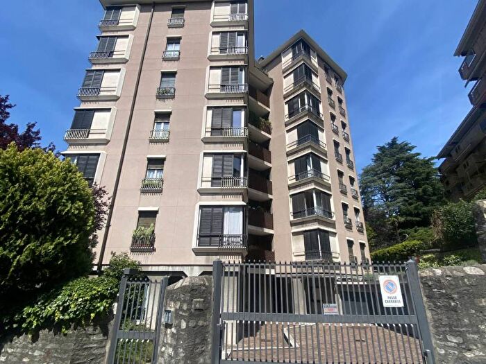 Appartamento con 5 locali in affitto in Via Rezzonico, Valduce Crispi, Como