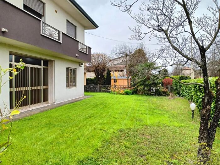 Appartamento con 5 locali in vendita in Fontaniva