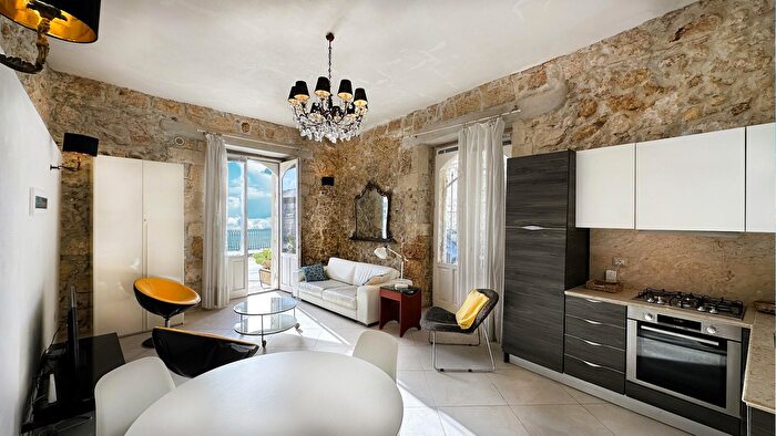 Appartamento trilocale in vendita in Siracusa