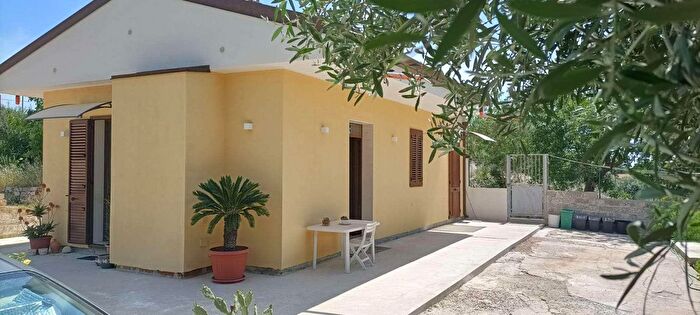 Casa bilocale in vendita in Cda Bosco di Sopra, Canicattini Bagni