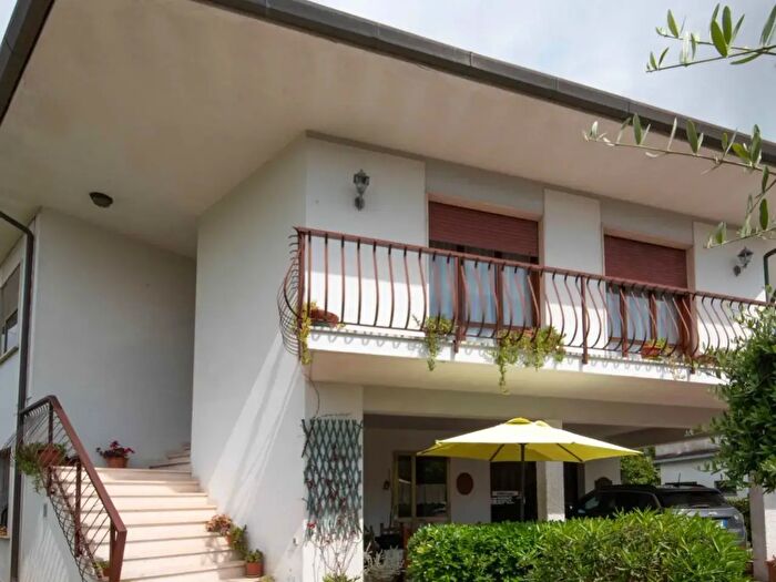 Casa con 10 locali in vendita in Vecchiano