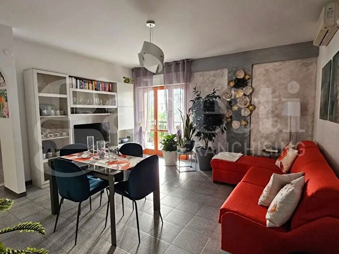 Appartamento quadrilocale in vendita in Via Don Minzoni, Scalea