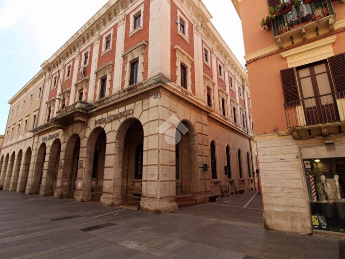 Appartamento con 5 locali in affitto in Via Carlo Forti, Centro, Teramo