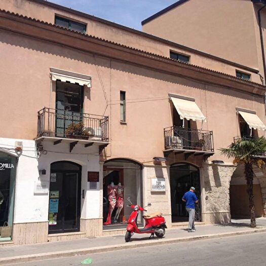 Appartamento trilocale in vendita in Viale Regina Margherita Canicatti, Canicatti