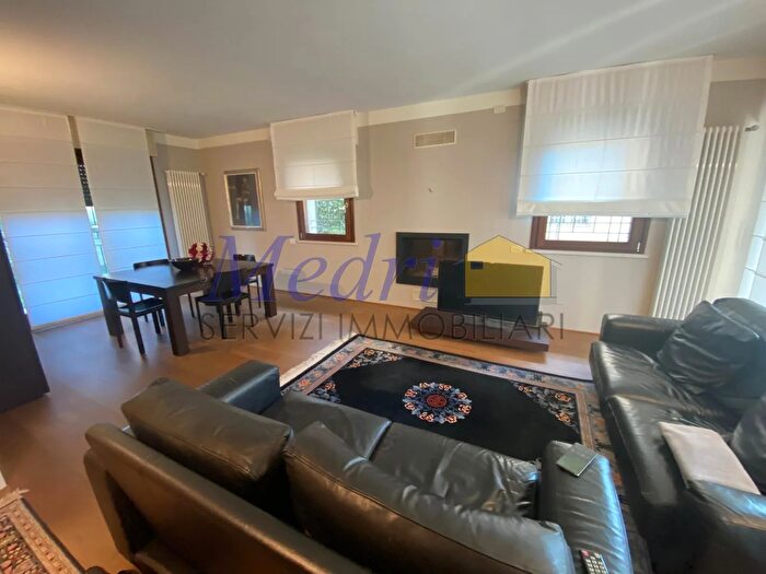 Casa con 9 locali in vendita in Cesena