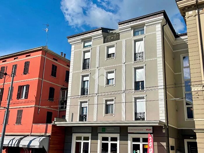 Appartamento trilocale in vendita in Via Emilia Est, Parma