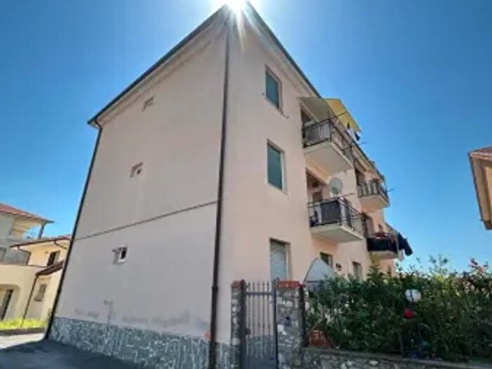 Appartamento quadrilocale in vendita in Via Guido Gozzano, Loano