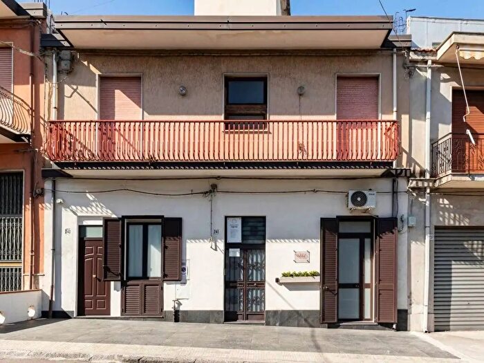 Casa con 7 locali in vendita in Via Luigi Orlando, Giarre