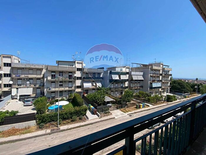 Appartamento trilocale in vendita in Via delle Rose, Melilli