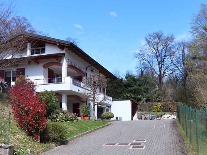 Casa quadrilocale in affitto in Via Somazzo, Uggiate con Ronago
