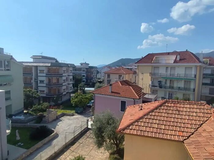 Appartamento quadrilocale in vendita in Loano