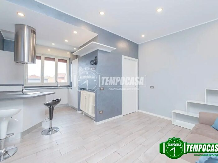 Appartamento bilocale in vendita in Via Roma, Cesano Boscone