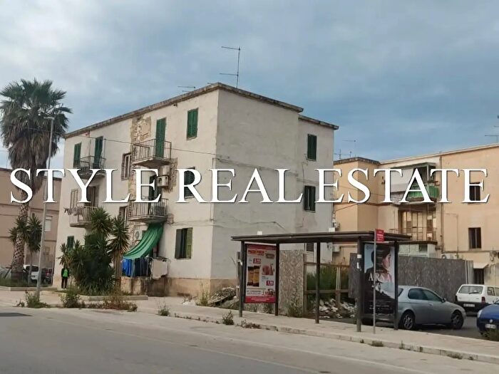 Appartamento trilocale in vendita in Via Antonello da Messina, Siracusa