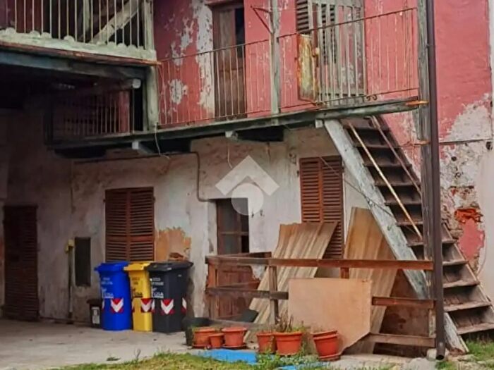 Casa con 8 locali in vendita in Via Don Lorenzo Giordano, Cirie