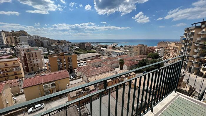 Appartamento con 7 locali in vendita in Via Amendola, Sciacca