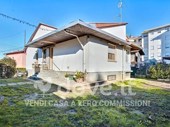 Casa quadrilocale in vendita in Via XXV Aprile, Carnago