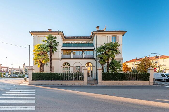 Appartamento con 8 locali in vendita in Piazza Mazzini, Racconigi