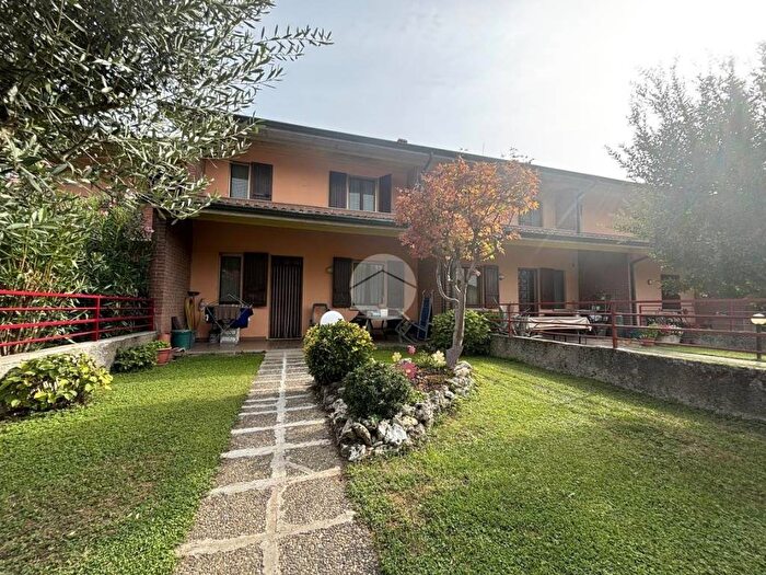 Casa quadrilocale in vendita in Via al Serio, Centro, Sergnano