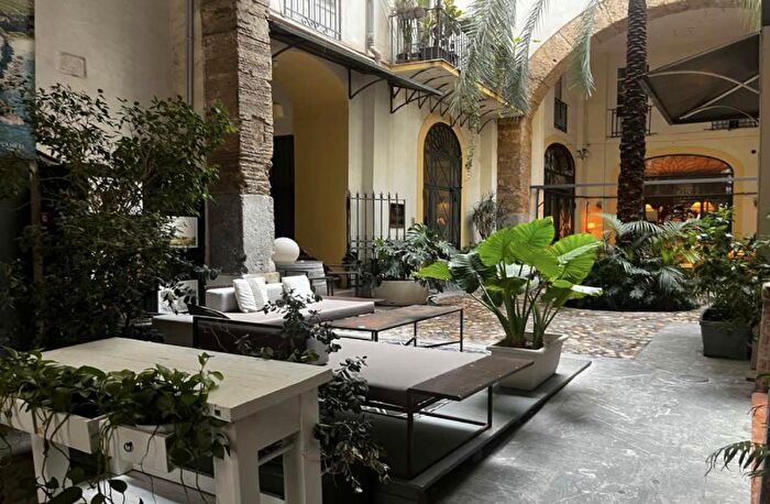 Appartamento trilocale in vendita in Via Vittorio Emanuele, Palermo