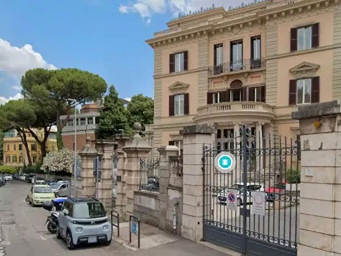 Appartamento trilocale in vendita in Via di Villa Patrizi, Roma