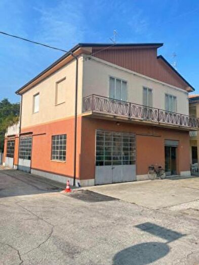 Casa quadrilocale in vendita in Strada Provinciale Cardinala, Imola