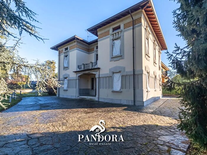 Casa in vendita in Via Cesare Battisti, Jerago Con Orago