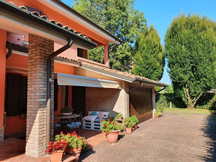 Casa con 8 locali in vendita in Via Raimondo Franchetti, Reggio Emilia