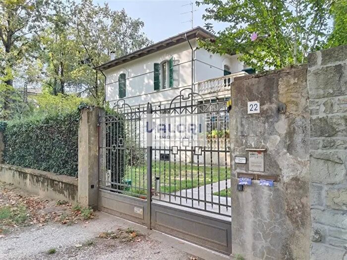 Casa con 8 locali in vendita in Viale Stradone, Faenza