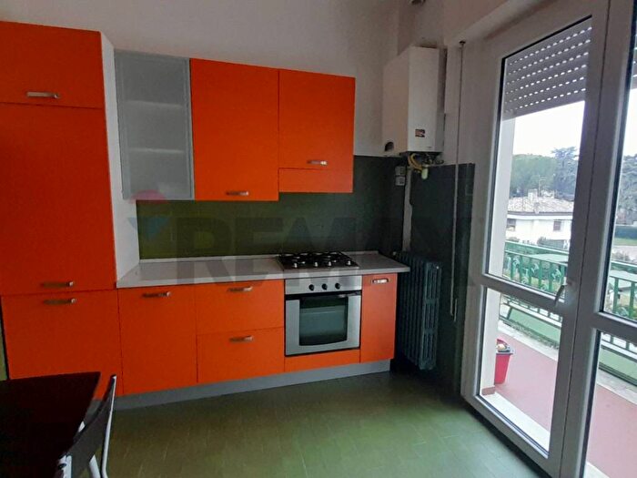 Appartamento quadrilocale in affitto in Viale Firenze Paciana, Foligno